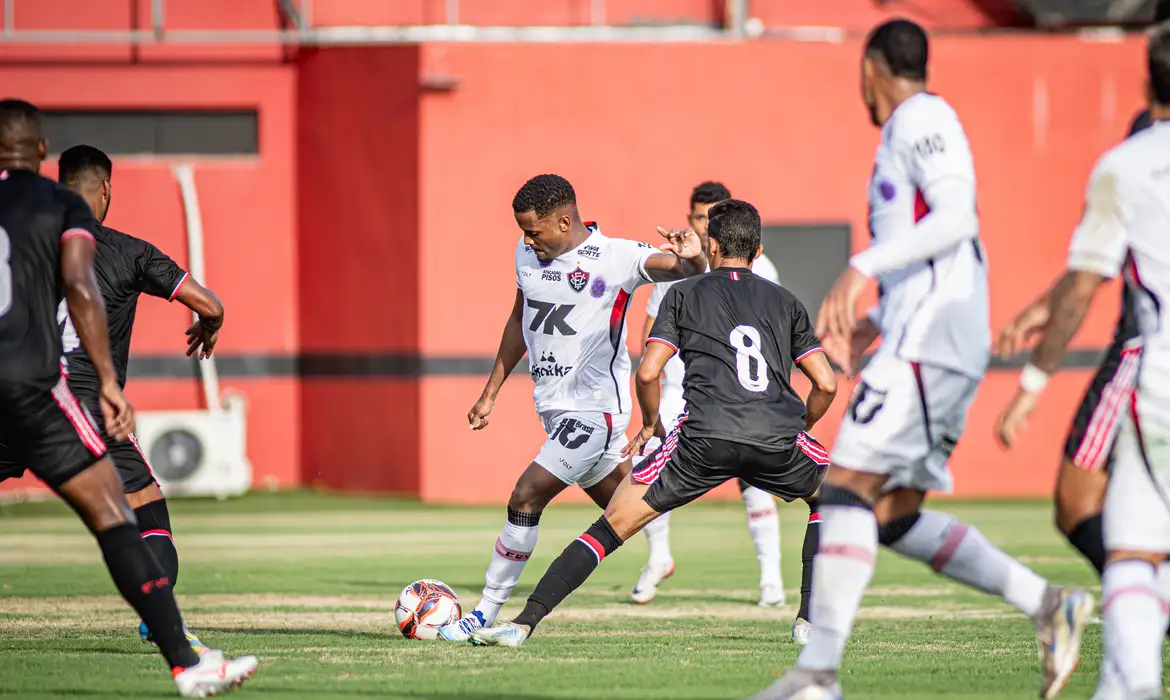 No momento você está vendo Vitória e Atlético empatam sem gols na abertura do Baianão
