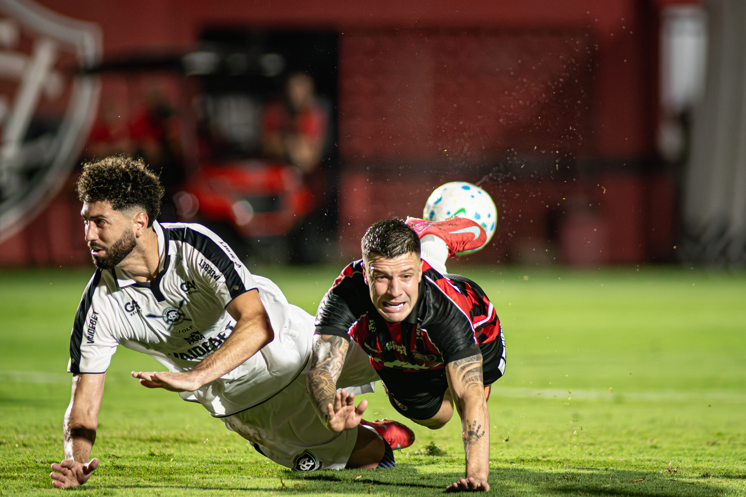 No momento você está vendo Bahia e Vitória vencem na estreia do Brasileirão