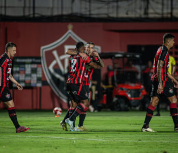 Vitória goleia Juazeirense e esquenta clima do Ba Vi, domingo
