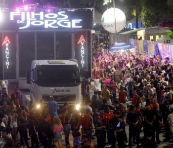 Governador prestigia abertura do Carnaval antecipado de Itabuna