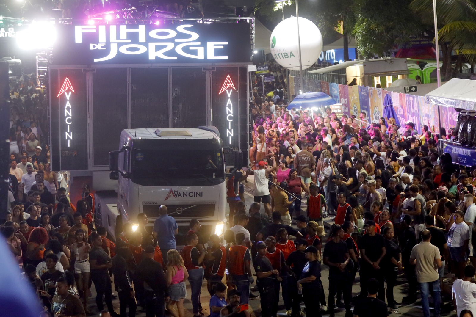 No momento você está vendo Governador prestigia abertura do Carnaval antecipado de Itabuna