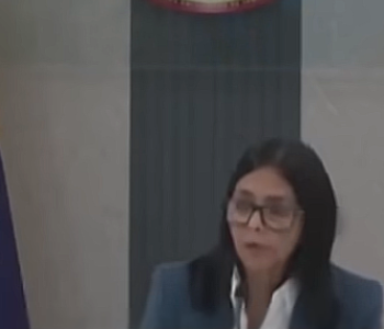 Forças Armadas da Venezuela reconhecem vice como presidente interina