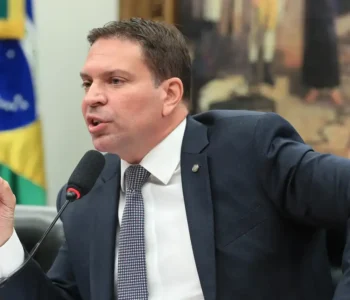 Governo brasileiro entrega pedido de extradição de Ramagem aos EUA