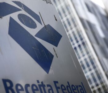 Receita nega aumento de imposto para professores com novo piso