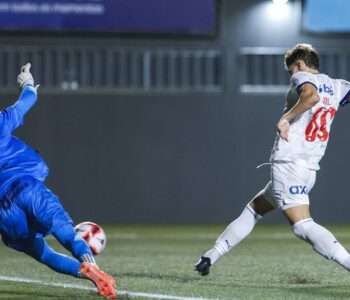 Bahia vence o xará de Feira e assume liderança do Baianão