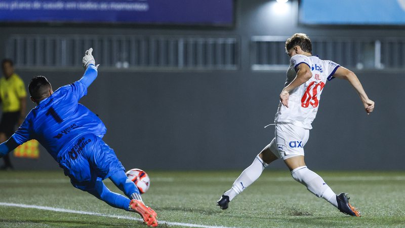 No momento você está vendo Bahia vence o xará de Feira e assume liderança do Baianão