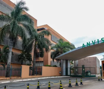 Anvisa proíbe venda de leite condensado e dois suplementos