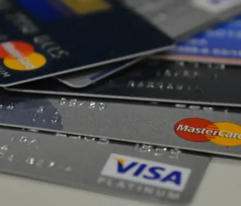 Percentual de famílias com dívidas cresce, mas inadimplência cai