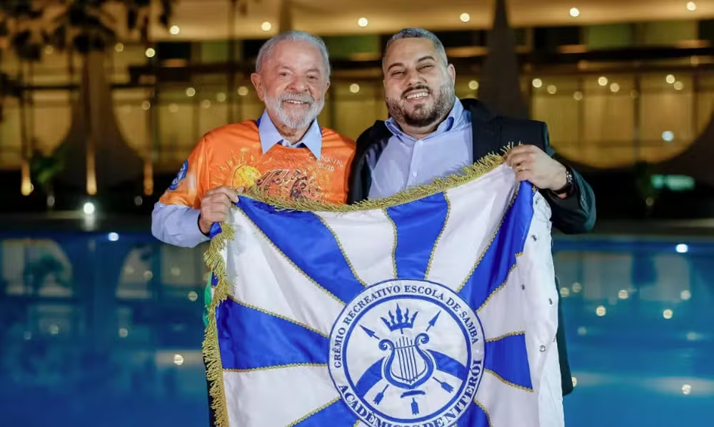 No momento você está vendo Governo Lula acende alerta sobre desfile que vai homenagear presidente na Sapucaí