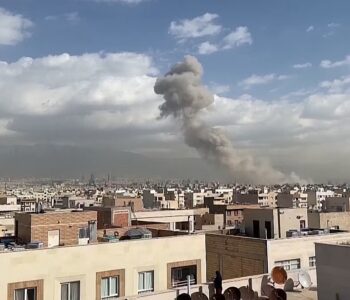 Israel com apoio dos EUA ataca Irã. Tensão se intensifica no Oriente Médio