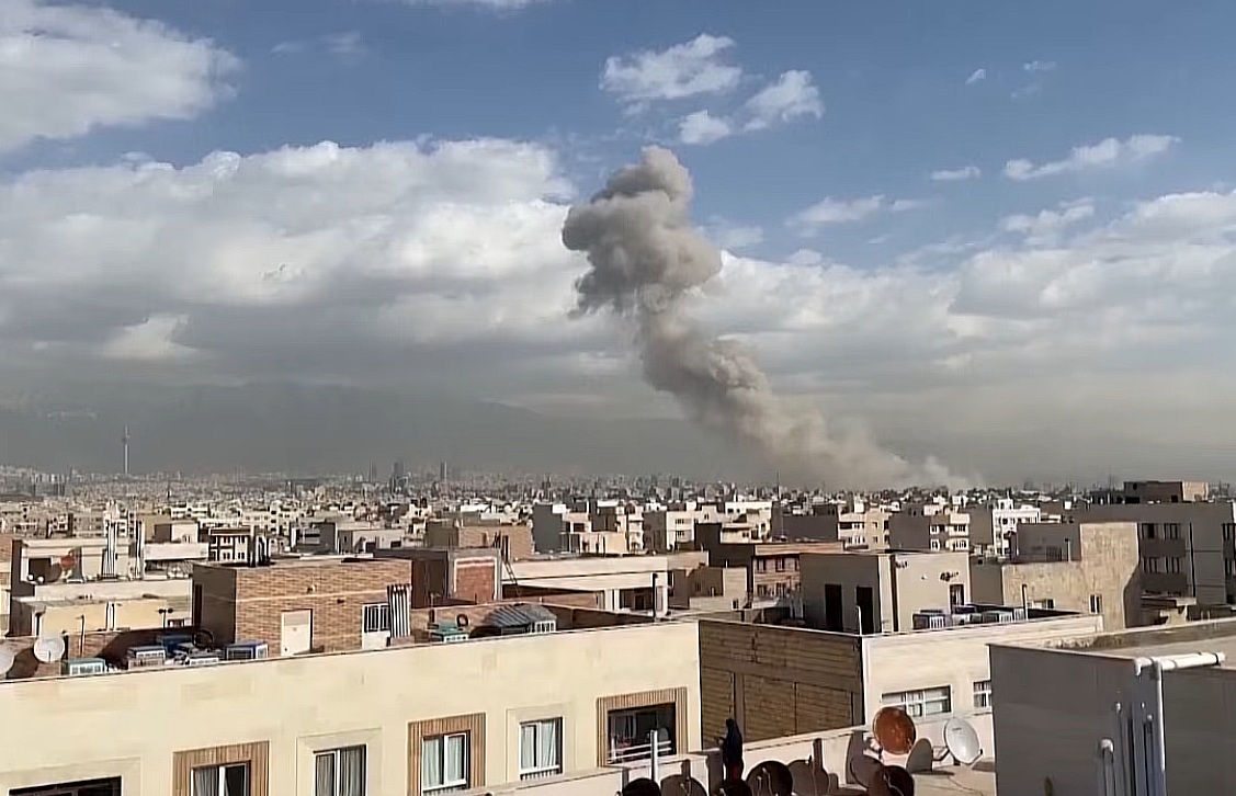 No momento você está vendo Israel com apoio dos EUA ataca Irã. Tensão se intensifica no Oriente Médio