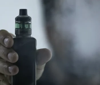 Anvisa e MPF assinam acordo para combater cigarros eletrônicos