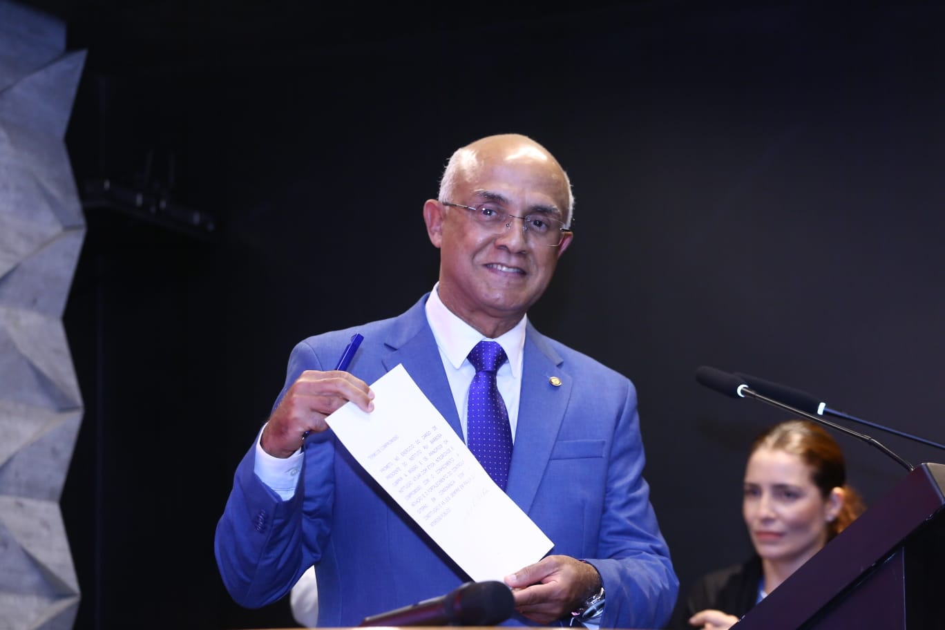 No momento você está vendo Marco histórico: baiano assume pela primeira vez presidência do Instituto Rui Barbosa