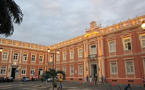 No momento você está vendo Academia de Cultura da Bahia discute situação da Faculdade de Medicina em seu tradicional encontro
