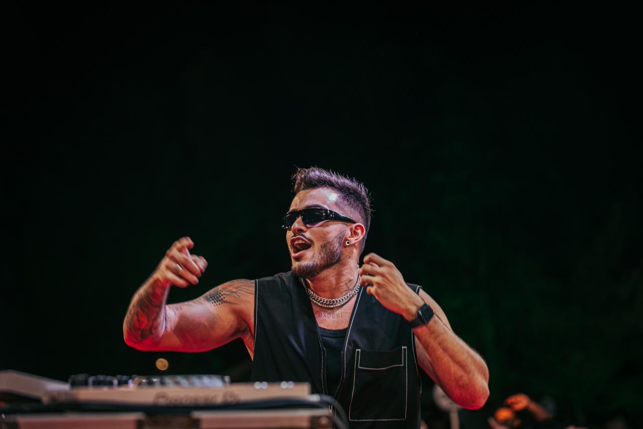 No momento você está vendo Pedro Chamusca embala o Carnaval 2026 com agenda intensa em Salvador