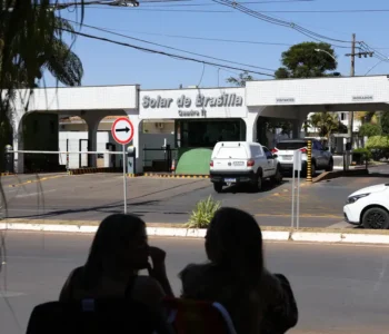 Bolsonaro tem 24h para explicar fala de Eduardo sobre acesso a vídeo