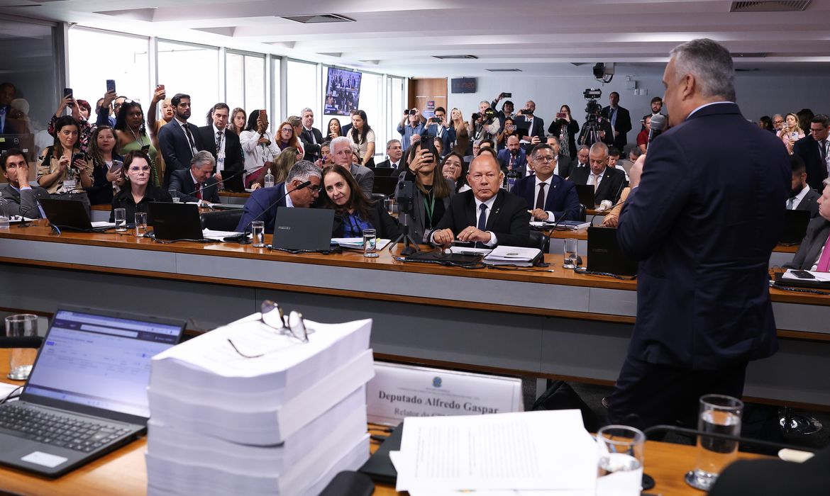 No momento você está vendo Relatório da CPMI do INSS pede indiciamento de 216 pessoas