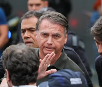 Alexandre de Moraes concede prisão domiciliar a Bolsonaro