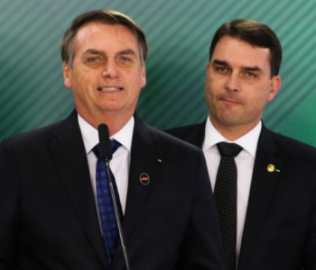 Bolsonaro coloca Flávio como advogado e repete estratégia de Lula e Haddad