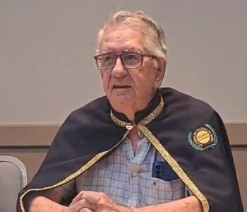 Poeta e acadêmico Ernane Gusmão ministra palestra sobre a história da nefrologia na Bahia