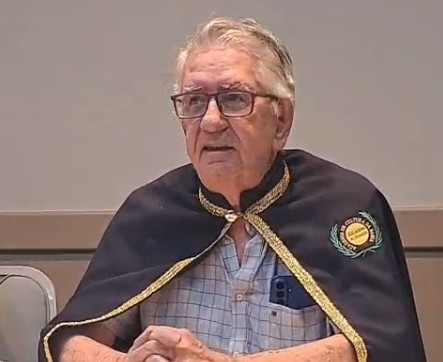 No momento você está vendo Poeta e acadêmico Ernane Gusmão ministra palestra sobre a história da nefrologia na Bahia