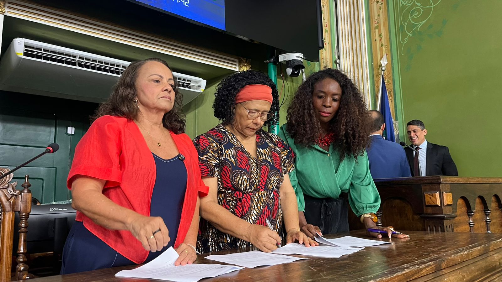 No momento você está vendo Aladilce, Marta e Eliete aderem ao “Protocolaço Pela Vida das Mulheres em Salvador”