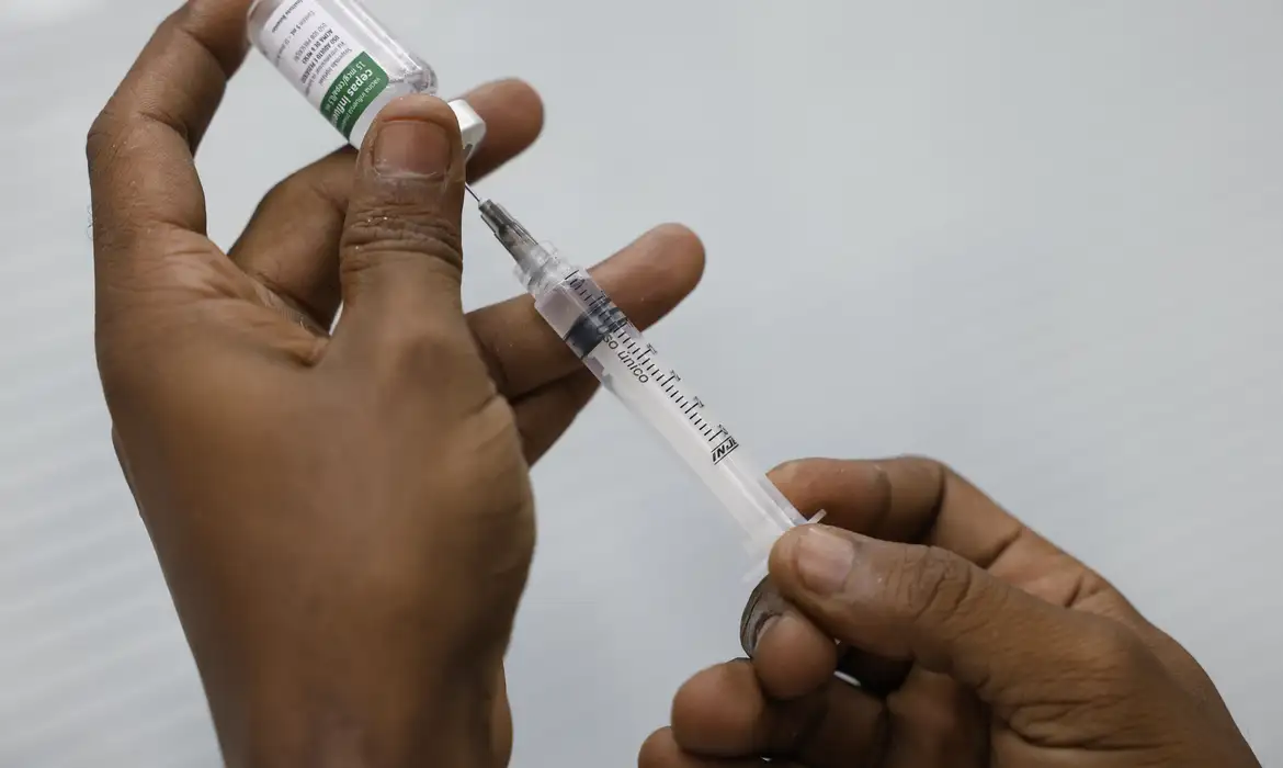 No momento você está vendo Saúde promove neste sábado Dia D de vacinação nacional contra gripe