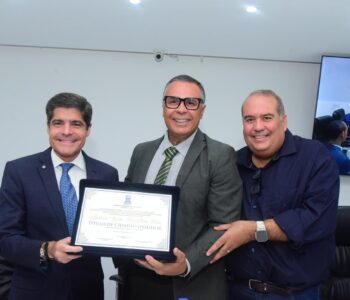 ACM Neto recebe título de cidadão de Ipiaú durante agenda política no interior da Bahia
