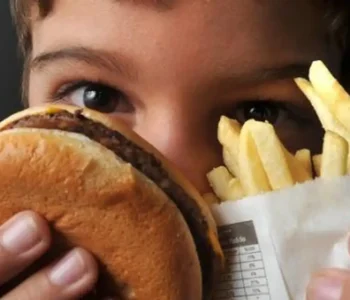 Uma em cada cinco crianças e adolescentes tem sobrepeso ou obesidade