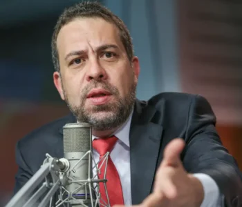 “Negociamos com os caminhoneiros”, diz Boulos sobre greve da categoria