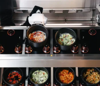 Robô cozinheiro com IA vence prêmio internacional de robótica