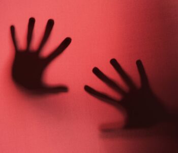 Entenda o que é vicaricídio; projeto de lei endurece pena para o crime