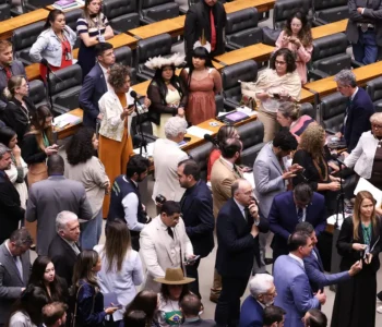 Câmara vota para derrubar veto ao PL da Dosimetria; falta o Senado