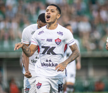 Mateuzinho arranca empate contra Chape nos acréscimos