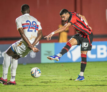 Vitória vence o Piauí e assume liderança do grupo
