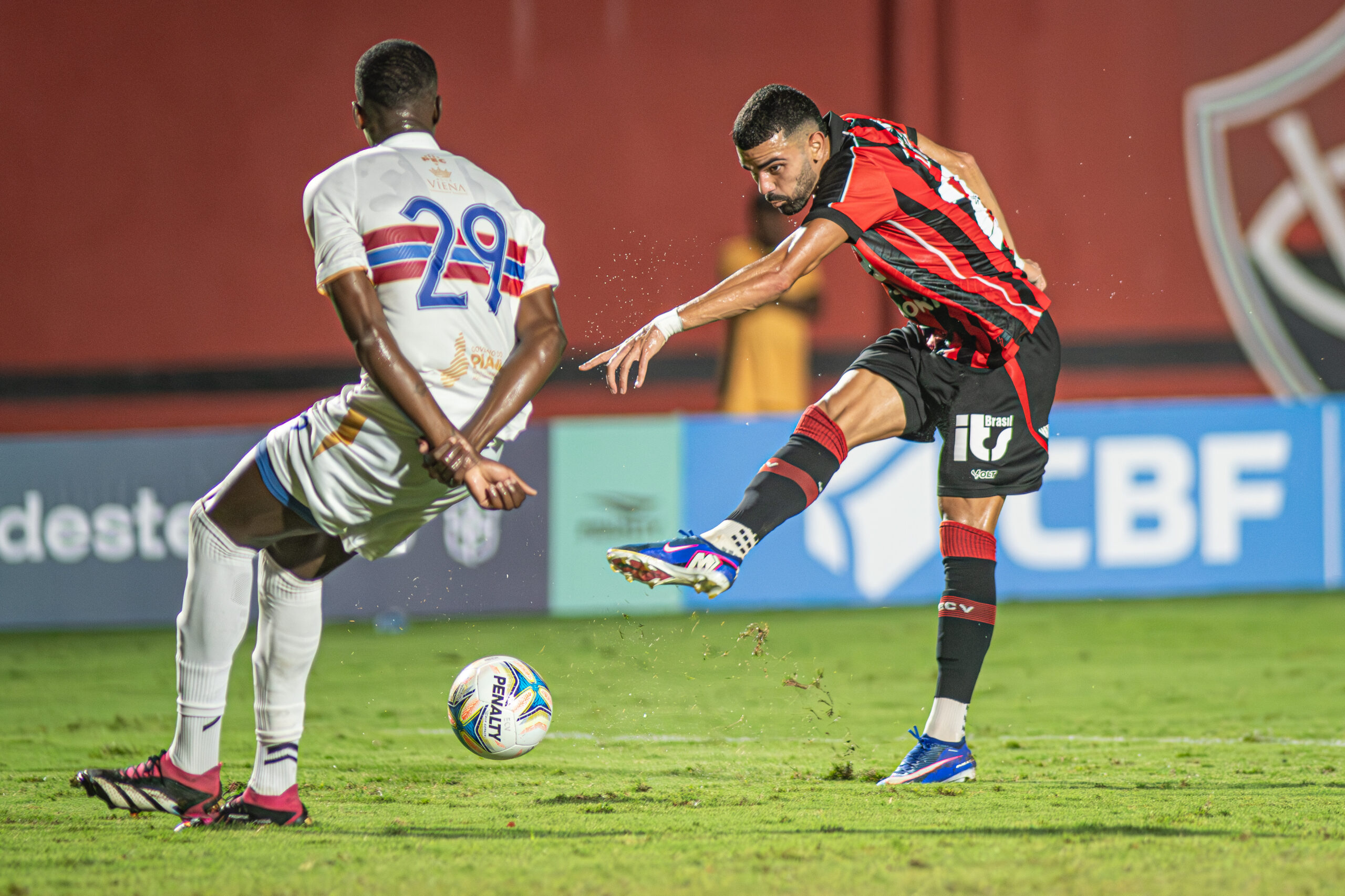 No momento você está vendo Vitória vence o Piauí e assume liderança do grupo