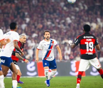 Flamengo vence Bahia no Maraca e chega à vice-liderança