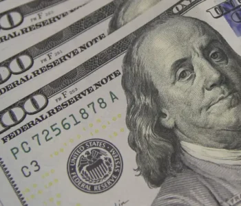 Brasileiros batem recorde de gastos no exterior