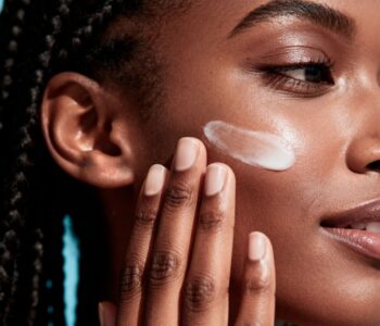 A “epidemia” das manchas: transição de estações exige cuidado redobrado com a pele negra