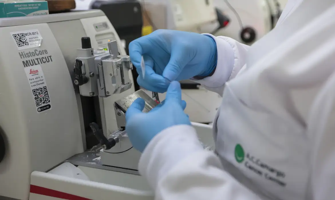 No momento você está vendo Nova lei amplia acesso a terapias e vacinas contra o câncer no SUS