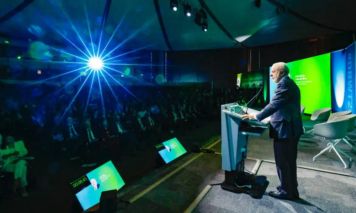 No momento você está vendo Lula chama conflito no Oriente Médio de “guerra da insensatez”