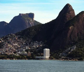 Operação policial para capturar bandidos da Bahia deixa visitantes “ilhados” em cartão-postal do Rio