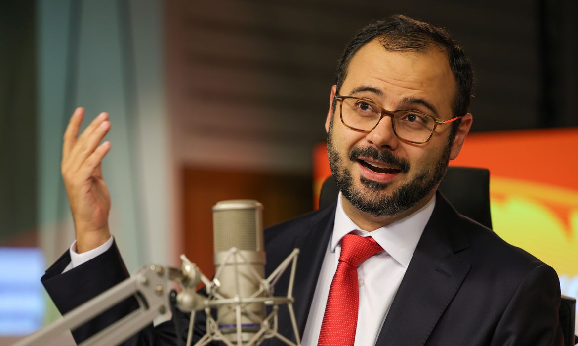 No momento você está vendo Redução da jornada vai favorecer o empreendodorismo, diz ministro