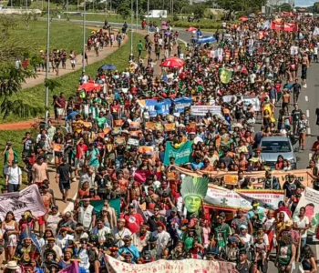 Indígenas de todo o Brasil ocupam a Esplanada dos Ministérios