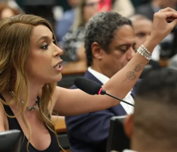 Erika Hilton rejeita negociação sobre compensações na PEC da 6×1 