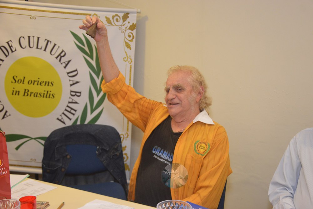 No momento você está vendo Academia de Cultura da Bahia promove sessão solene com homenagens, literatura e música em Salvador