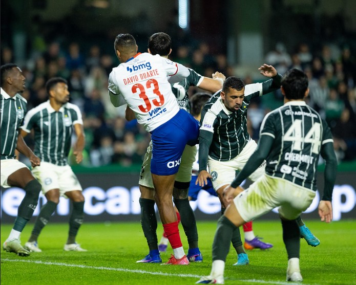 No momento você está vendo Coritiba vence de virada e  derruba o Bahia para oitava posição
