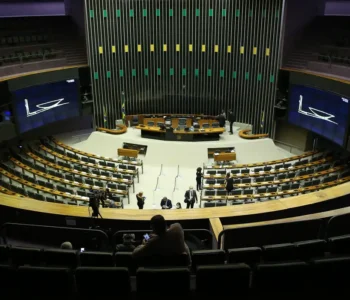Saiba como votaram os deputados na PEC que acaba com a escala 6×1