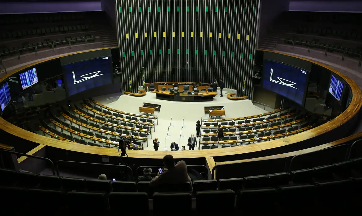 No momento você está vendo Saiba como votaram os deputados na PEC que acaba com a escala 6×1