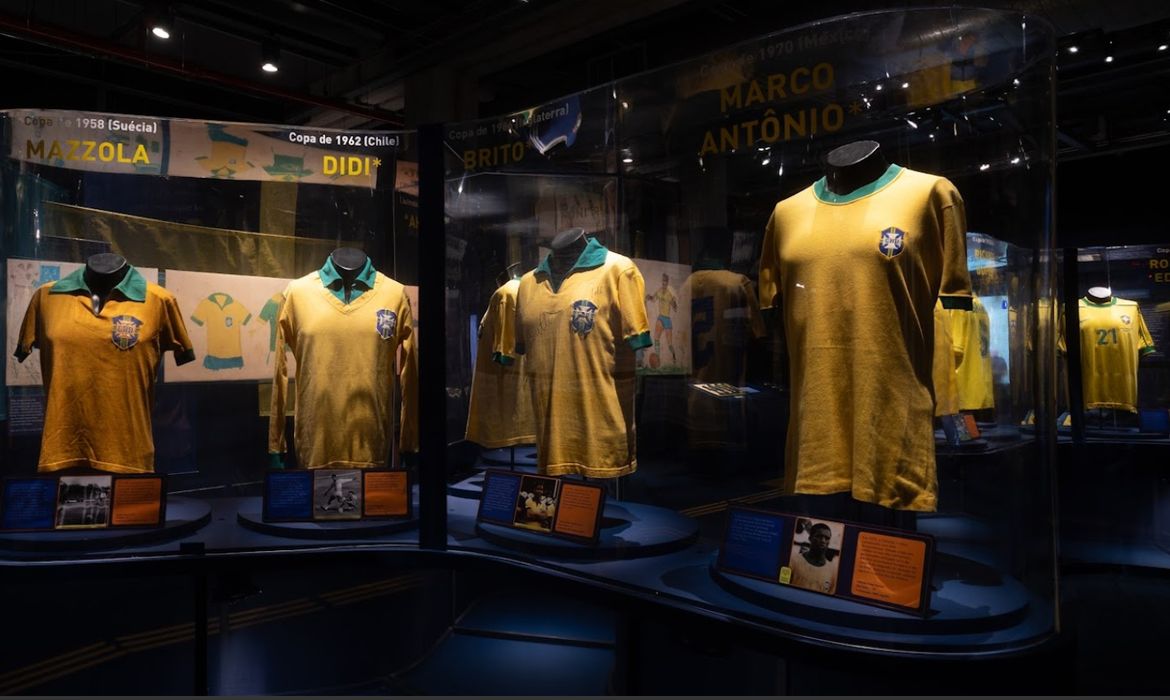 No momento você está vendo Futebol: exposição conta a história da camisa canarinho